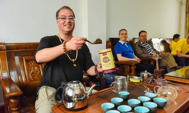 中外文学大咖缘聚东莞观音山,抄经品茶感悟佛教文化!