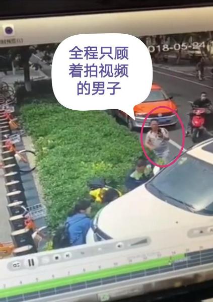 连云港男子开车故意撞倒并碾压年轻女子后逃逸,路人奋力抬车营救