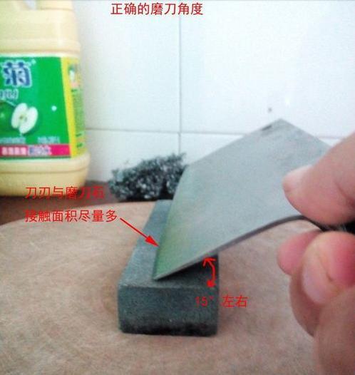 磨刀姿势错误,菜刀越磨越钝!看老厨师教你正确磨刀技巧