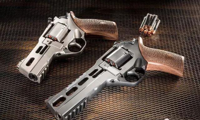 世界上最大的三把武器,用卡车拉的枪你见过么?一枪把你轰成渣