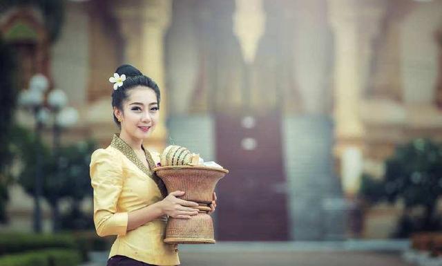 越南导游收费便宜老挝美女只收100块服务比越南美女还要好