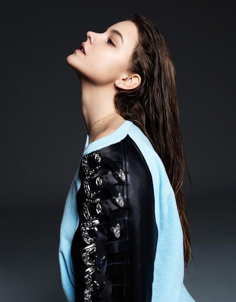 barbara palvin 登上《 grazia 》意大利版2018年3月15号封面