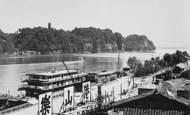 这组老照片记录乐山的变迁和乐山人的回忆