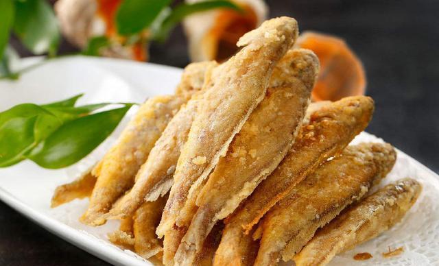 老少爷们儿的下酒菜,老北京的炸小黄鱼这样做外焦里嫩金黄酥脆!