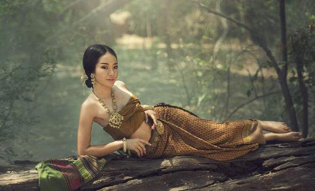 越南导游收费便宜老挝美女只收100块服务比越南美女还要好