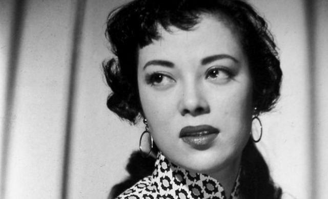 她是民国时期最美女汉奸,在行刑前拿出一张纸条,就被无罪释放|李香兰