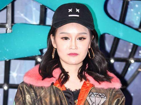 关于赵本山的子女,大家只知大叔今年21岁的二女儿赵一涵,却不知其余