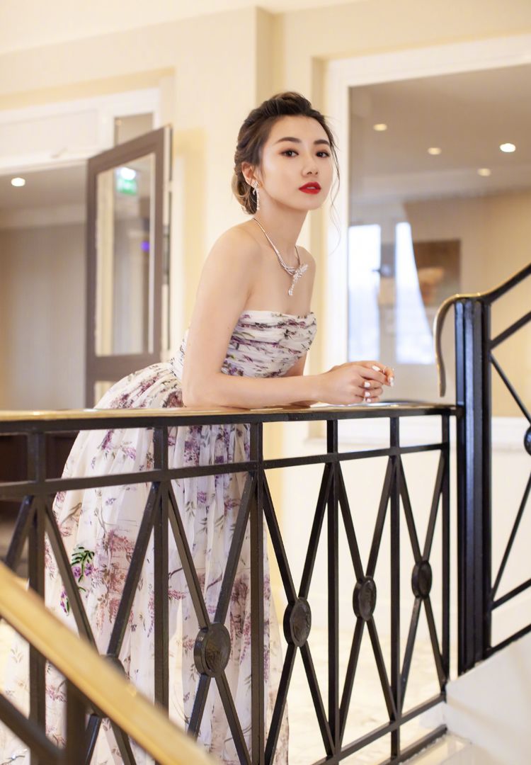 郑恺的前女友程晓玥走戛纳红毯却得罪摄影师不知道她去干什么