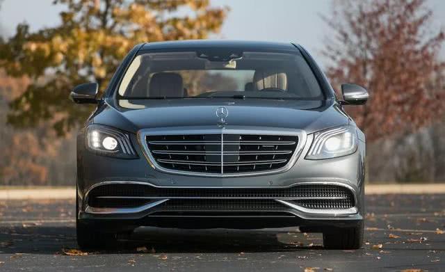 实拍奔驰顶级豪华轿车s560,媲美宾利,奢华外观处处体现高科技