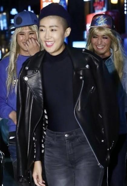 她是韩国模特,两度与全智贤合作,时尚圈首个以光头走秀的女模特