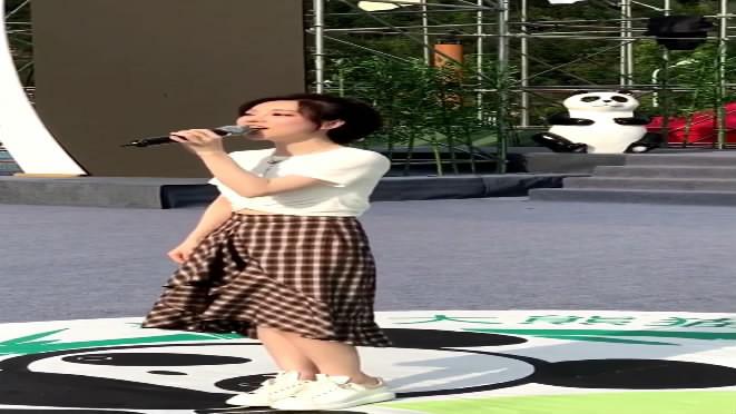 姐的青春怎能让你折磨!网红美女歌手张娜户外