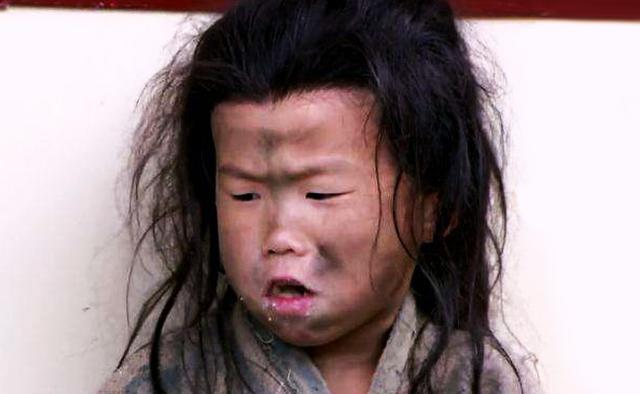 民间故事:老人好心救了小乞丐却被偷,15年后老人被富翁接去养老