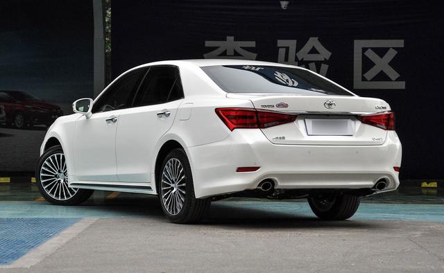 从售价70万降到24万新款丰田皇冠已经成为落魄王者