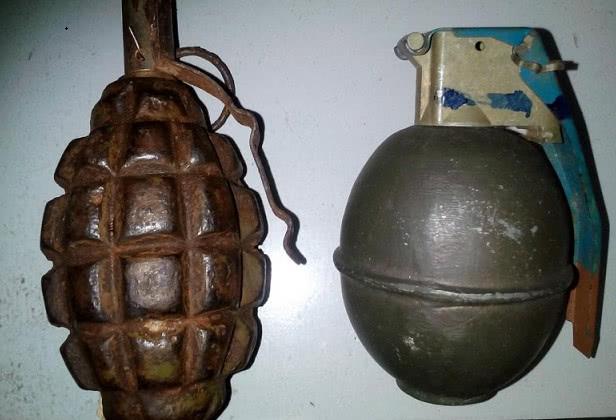 二战中美军为何胸前总挂2颗手雷?不怕被子弹射中? 原来我们想错了