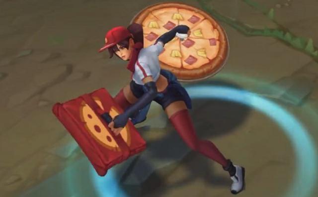 6版本中,包括了2018年的两款愚人节皮肤,送披萨的小姐姐和鸡里奥,这两