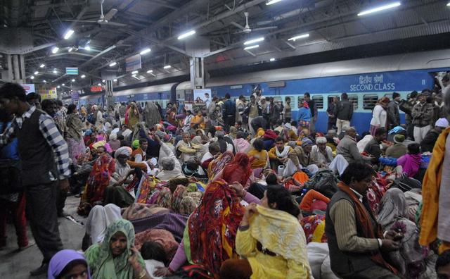 外国人在印度所闻,火车站如难民营,用手抓饭,你还想去吗?