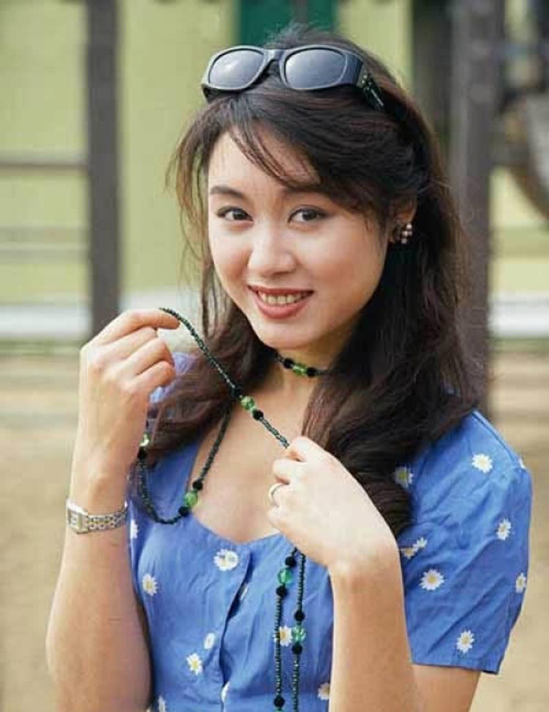 郭可盈演了第一部电视剧《黄浦倾情》,之后还演了《创世纪》的岑颖欣