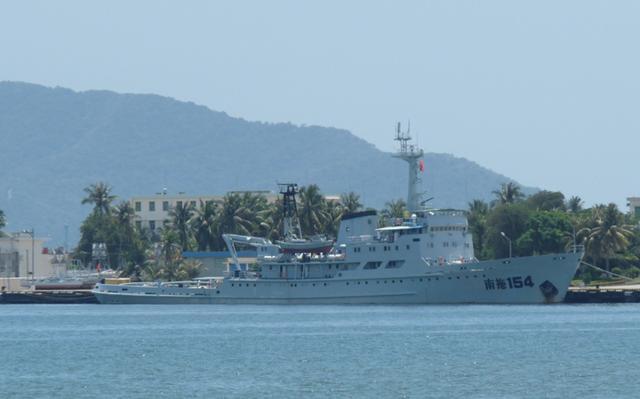图为早些时候(海军改用新舷号之前)网友拍摄到的南拖154号拖船.