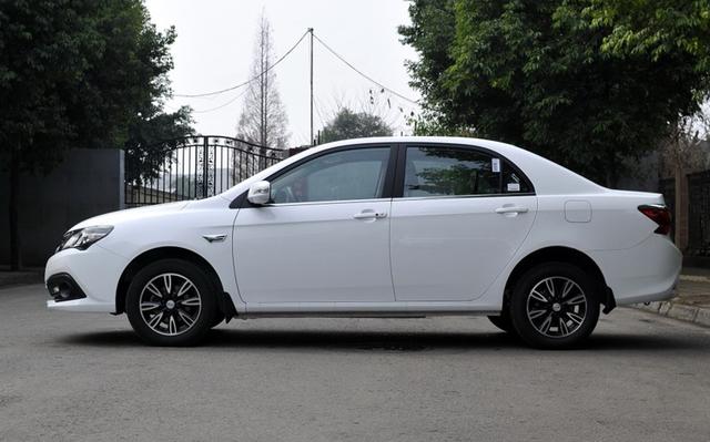 这台比亚迪不换标照样大卖的车,只需4万,车内按键让人怒赞!