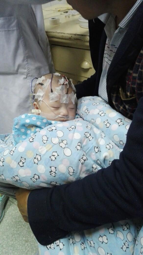 宝宝加油,就算是脑瘫身体偏瘫,妈妈也会一直陪着你