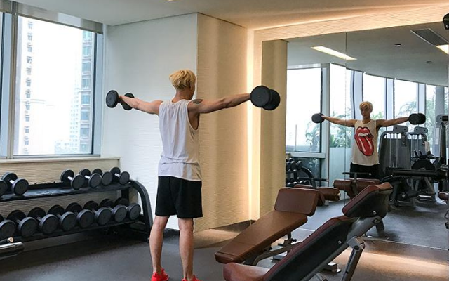 过哑铃侧平举练肩最多见的2大问题,快来看看你