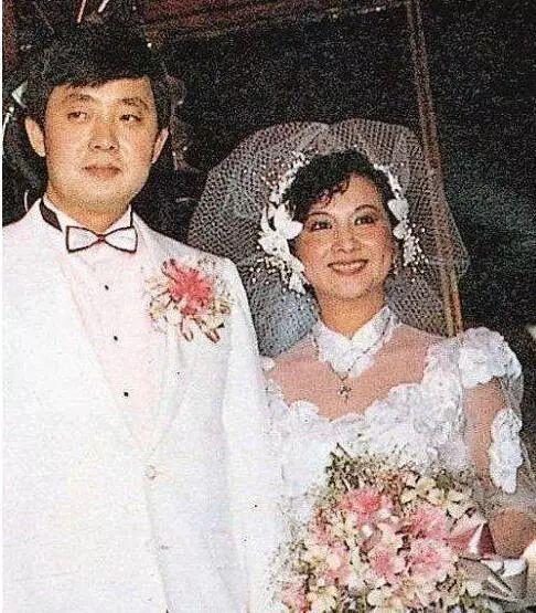 爆红后前夫求复合,今儿子结婚排场阔气|薛家燕|排场|嫁入豪门_新浪