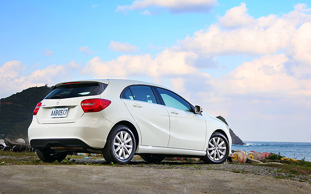 感受老款梅赛德斯奔驰a180的外观设计