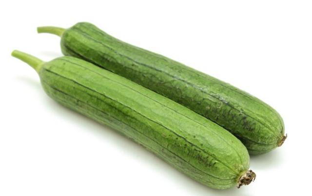 蒜蓉粉丝丝瓜制作起来非常非常的简单味道清清爽爽干净整洁