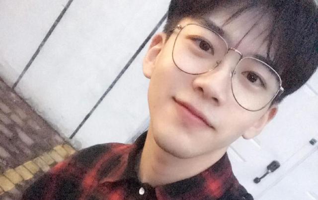 抖音被称为大众男神的他"见光死",难道网红只能靠美颜了吗?