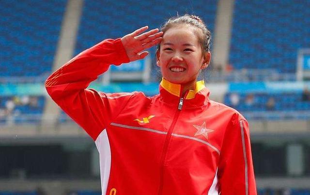 中国美女冠军现场学猫叫军中小花杨家玉敬军礼惊艳亚运会