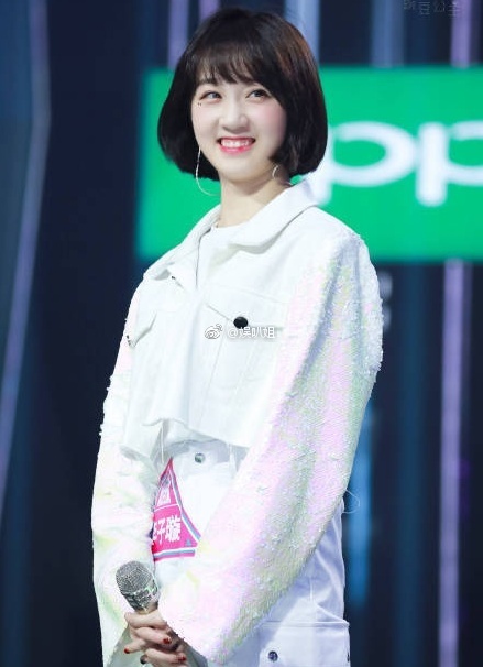 李子璇在昨晚播出的《创造101》的决赛中最终以第十三名的成绩而和火