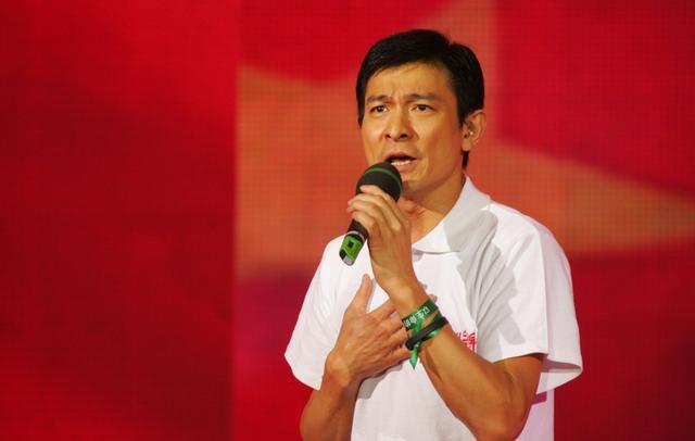 91年十大劲歌,学友仍输给华仔,华仔亲承错误,Beyond意外落榜|黎明|华仔|金曲奖_新浪新闻