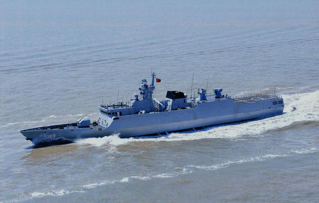 第51艘056梧州舰在广州黄埔船厂下水,100