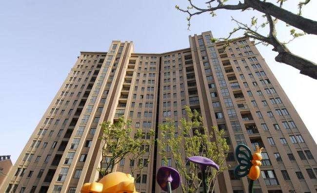 一来怕顶层保温不好,夏天太热,二来顶层高度太高,32楼一旦电梯停电