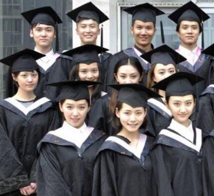 郑爽和阚清子一同录制节目,姐妹情深,网友:同患难,共进退!