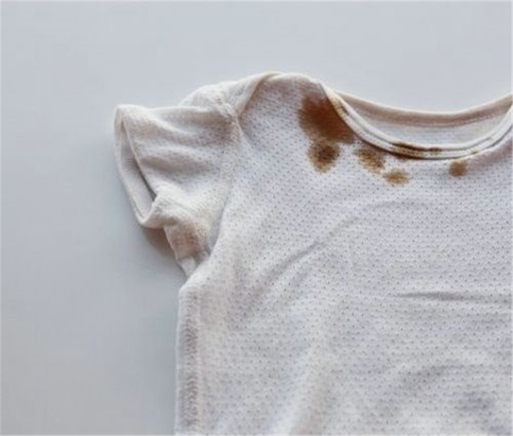 衣服上被染的油渍,搓烂了也洗不干净,原来是方法不对!