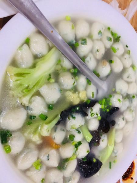 这个鱼丸汤超级好喝,反正我觉得特别好喝,丸子有弹性.