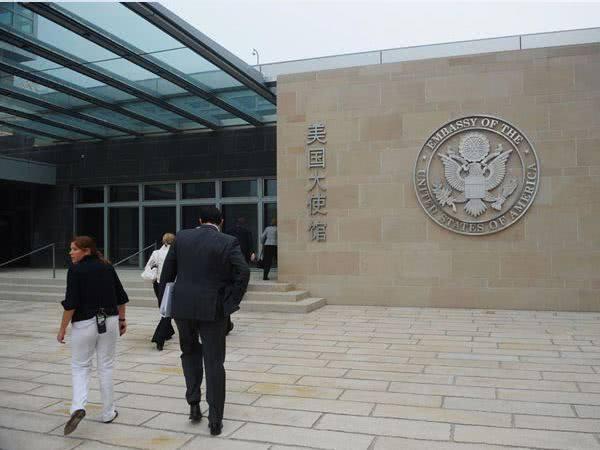 美国在几乎所有的驻外大使馆都驻军, 为何偏偏
