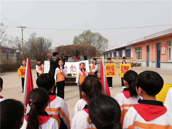 河北省唐山市路北区韩城镇中心学校组织全镇中小学生祭奠英烈活动