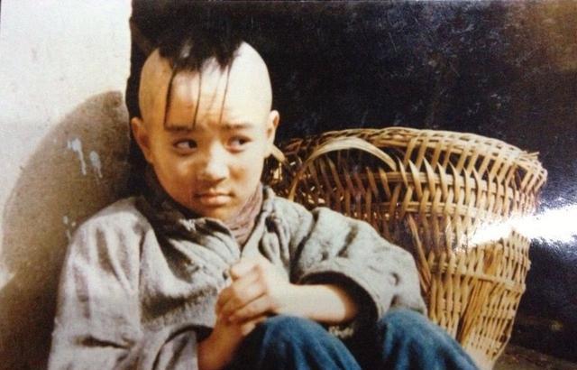 1987年生于上海,小时候曾在艺校学习过,而当时还与孙俪及严屹宽是同学