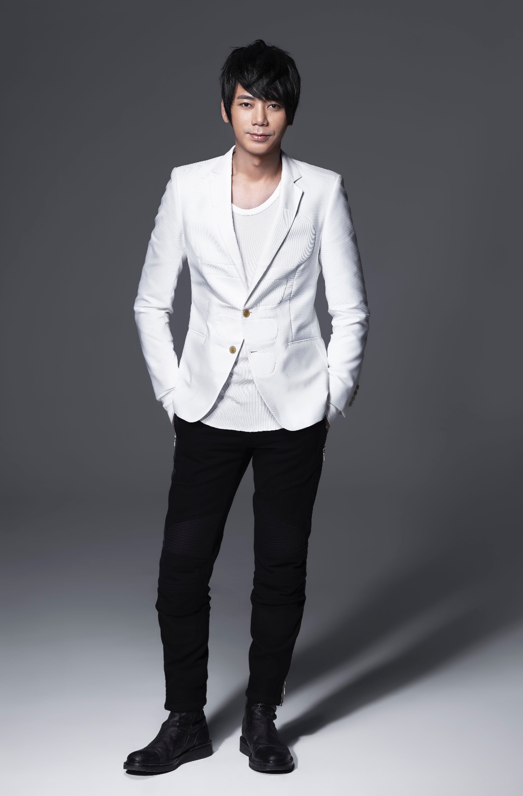 信全新单曲《一眼一生》上线 为都市"夹心糖"发声|一眼一生|关喆|夹心