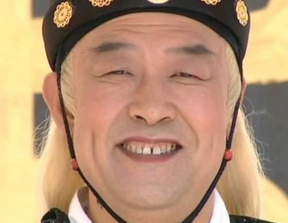 王太监死后就葬在沙手旁,日夜守护着曾姓的风水,今天还能够看到王太监