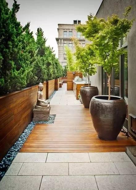 东南亚风情庭院美丽而神秘的地方那里有穿着奥黛的越南姑娘