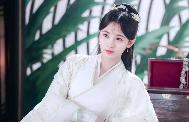 邓伦新剧《大中医》即将上映,撇下杨紫,却跟她饰演情侣