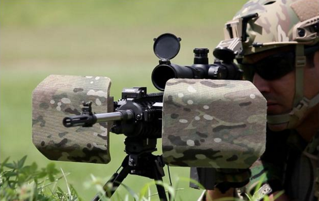 机枪的两边为什么装着两个盾牌?真能保护机枪手?为什么?