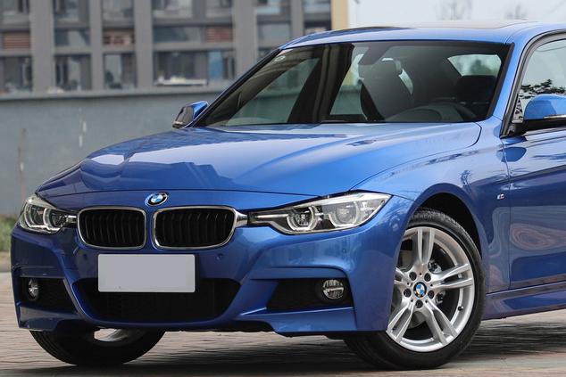 分别是宝马320i m运动套装型,奔驰c200成就特别版和奥迪a4l 30周年年