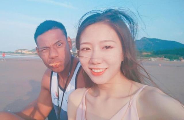 上混血黑人球员,身高差15cm,已相恋4年很幸福|cba|祝铭震|混血_新浪网