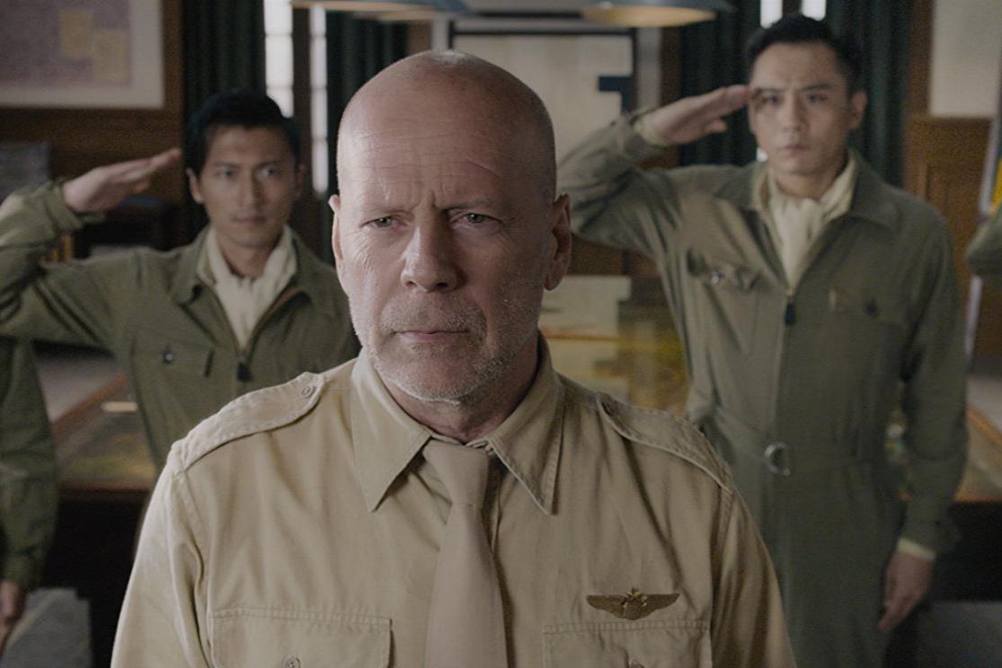 饰演一位美国空军指挥官,中国民众将会在他的训练下,反抗日本侵略