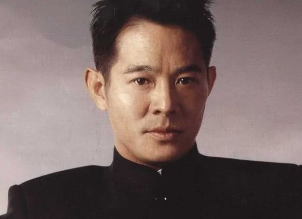 李连杰因病老成这样,年近70岁的他却活成这样,网友:真男神