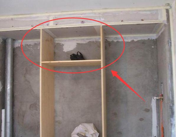 头次见砖砌衣柜,出差回来发现婆婆这样装,差点哭出了声!